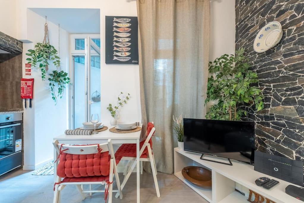 Modern Rustic Apartment In Graca Lisbon Exterior photo
