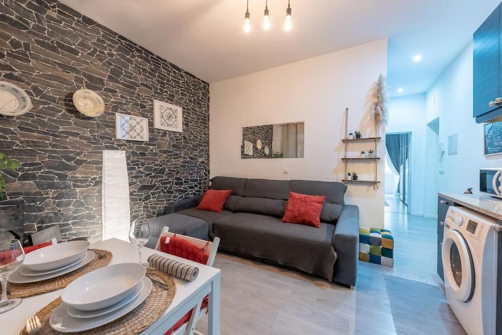 Modern Rustic Apartment In Graca Lisbon Exterior photo