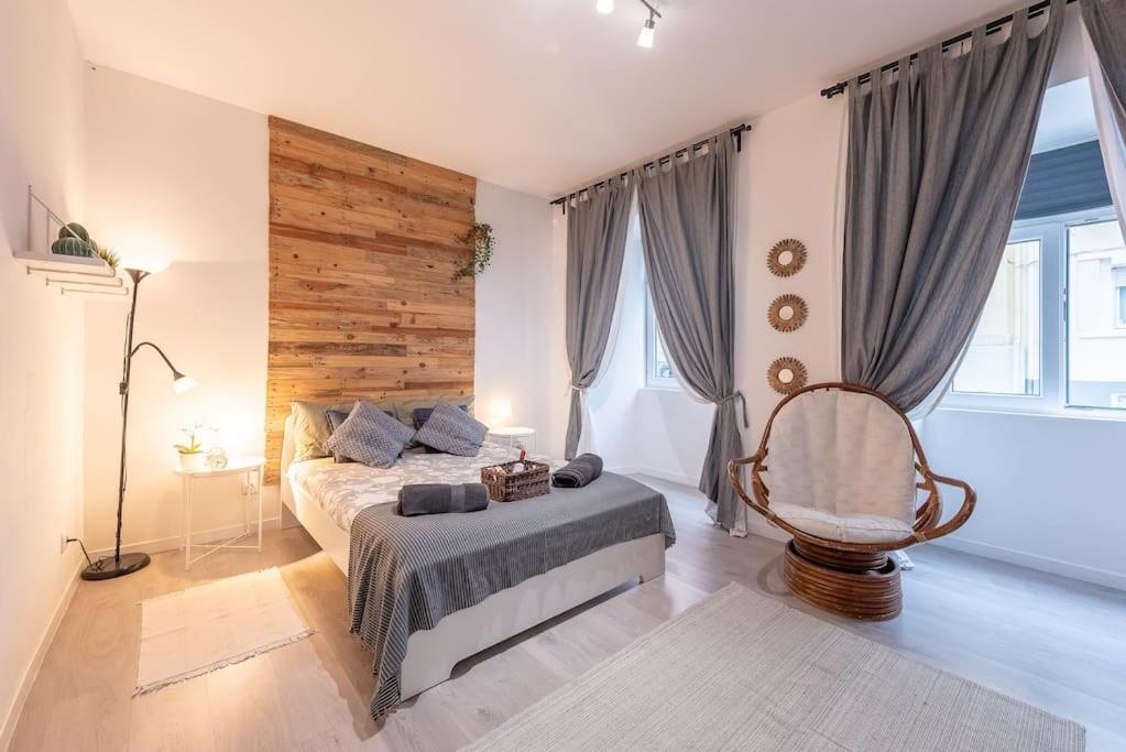 Modern Rustic Apartment In Graca Lisbon Exterior photo